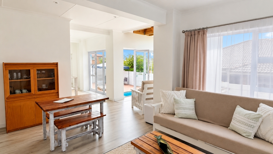 5 Bedroom Property for Sale in Reebok Western Cape